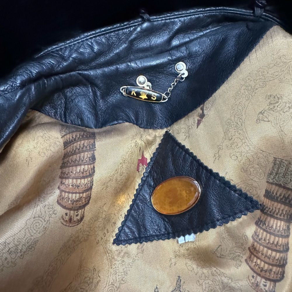 ❌SOLD❌ Black Leather Fur-Trim Trench Coat W/ Gold Buttons - Picture 14 of 15